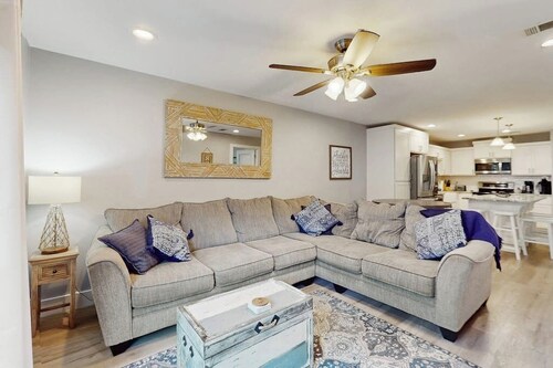 Condo Near Lake Horseshoe Bay With Private Balcony, Washer/dryer, A/c, Wifi