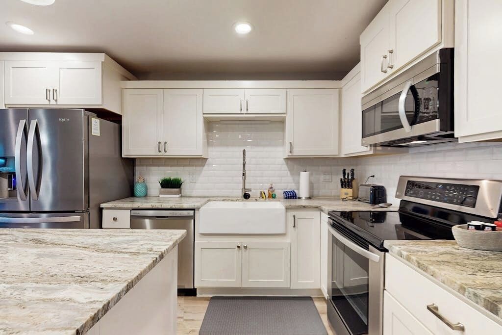 Condo, Multiple Beds, Pool View (Sundowner) | Private kitchen