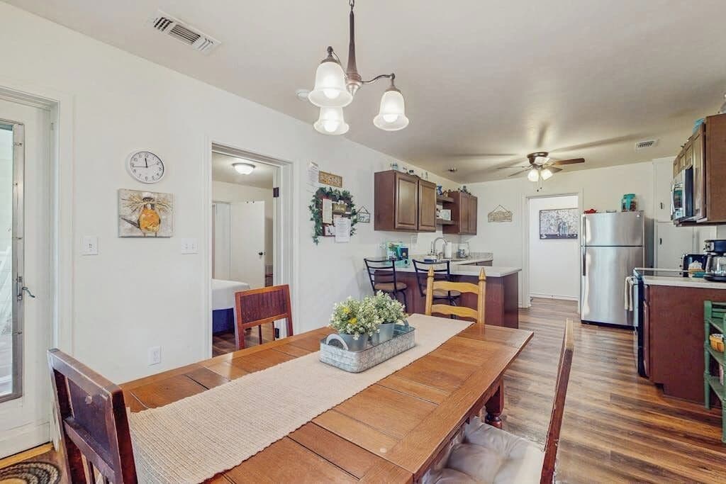 House, Multiple Beds, Garden View (Ida's Gasthaus) | 3 bedrooms, individually decorated, individually furnished, bed sheets
