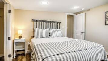 5 bedrooms, individually decorated, individually furnished, bed sheets