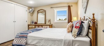 Expansive Getaway Near Downtown With Fast Wifi, Grill