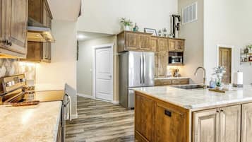 House, Multiple Beds, Garden View (The Escape at Hilltop) | Private kitchen