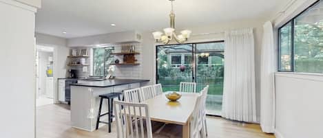 House, Multiple Beds, Garden View (Horseshoe Bay Getaway) | 4 bedrooms, individually decorated, individually furnished, bed sheets