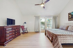 Casa, várias camas, vista para o jardim (Horseshoe Bay Getaway) | 4 quartos, individualmente decorados, individualmente mobiliados