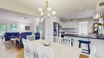 House, Multiple Beds, Garden View (Horseshoe Bay Getaway) | Interior