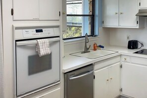 Rumah, Beberapa Tempat Tidur, balkon (Granite Peak Vista - Inks Lake) | Dapur pribadi