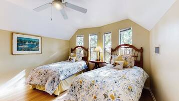 House, Multiple Beds, Balcony (Granite Peak Vista - Inks Lake) | 3 bedrooms, individually decorated, individually furnished, bed sheets