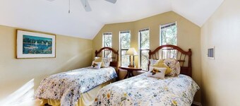 Lovely 2-story Home With Upper & Lower Decks, Gorgeous Lake & Hill Country Views