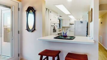 House, Multiple Beds, Balcony (Granite Peak Vista - Inks Lake) | Private kitchen