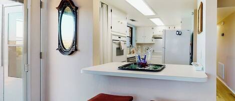 House, Multiple Beds, Balcony (Granite Peak Vista - Inks Lake) | Private kitchen