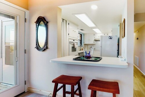 Lovely 2-story Home With Upper & Lower Decks, Gorgeous Lake & Hill Country Views