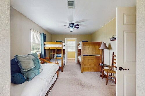 Waterfront Home With Kayak, View, Fire Pit & Wifi - Dog-friendly