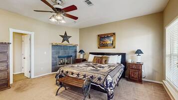 Casa, várias camas (Lone Star Oasis) | 4 quartos, individualmente decorados, individualmente mobiliados