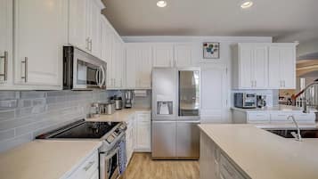 House, Multiple Beds, Garden View (Hill Country Haven) | Private kitchen
