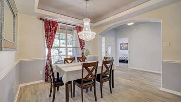 House, Multiple Beds, Garden View (Hill Country Haven) | 5 bedrooms, individually decorated, individually furnished, bed sheets