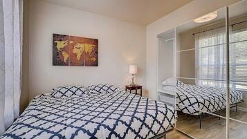 House, Multiple Beds, Garden View (Hill Country Haven) | 5 bedrooms, individually decorated, individually furnished, bed sheets