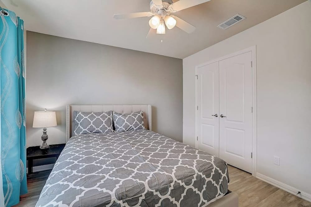 Spacious, Dog-friendly Home With Two Decks, Views, Grill, W/D & Community Pool - Volente, TX