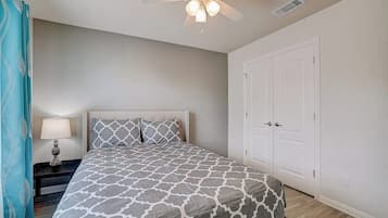 House, Multiple Beds, Garden View (Hill Country Haven) | 5 bedrooms, individually decorated, individually furnished, bed sheets