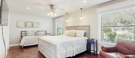 House, Multiple Beds, River View (Opulent Waterfront 118B) | 4 bedrooms, individually decorated, individually furnished, bed sheets