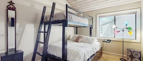 Condo, Multiple Beds (Harbor Paradise) | 3 bedrooms, individually decorated, individually furnished, bed sheets