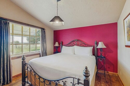 Lovely Dog-friendly Suite With Tasting Rooms Along Hwy 290 Wine Trail