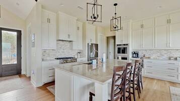 House, Multiple Beds (Sunset Hideaway) | Private kitchen