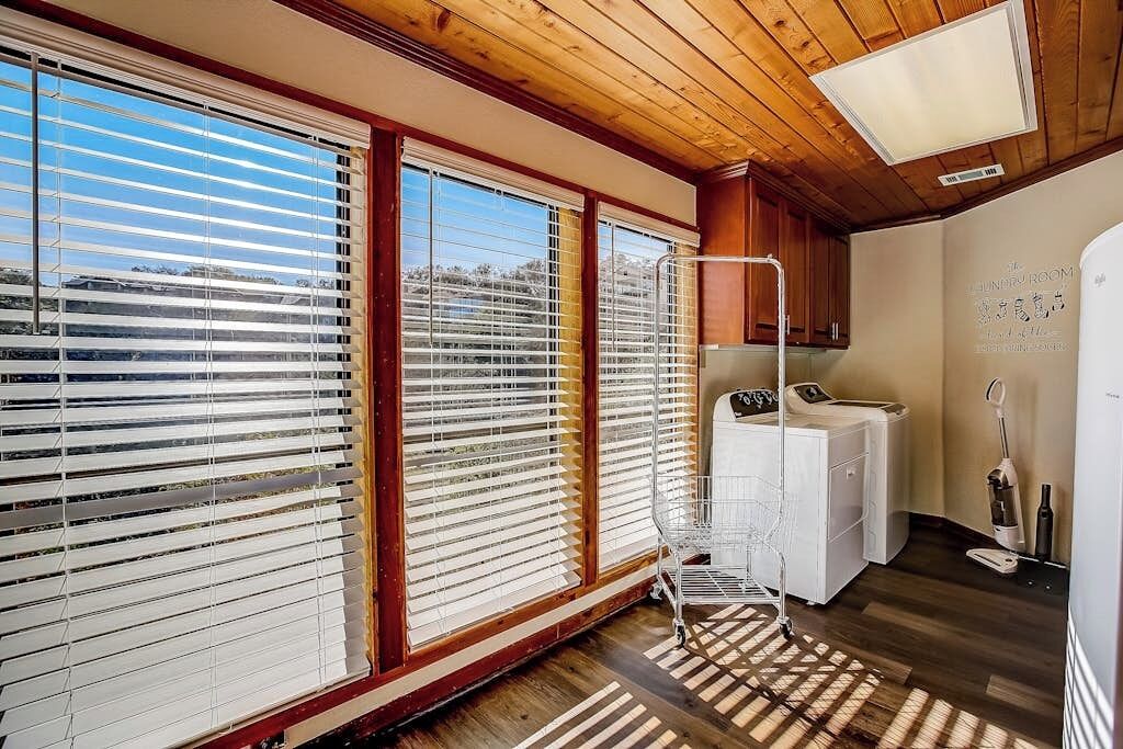 House, Multiple Beds (Stone Lodge) | Laundry