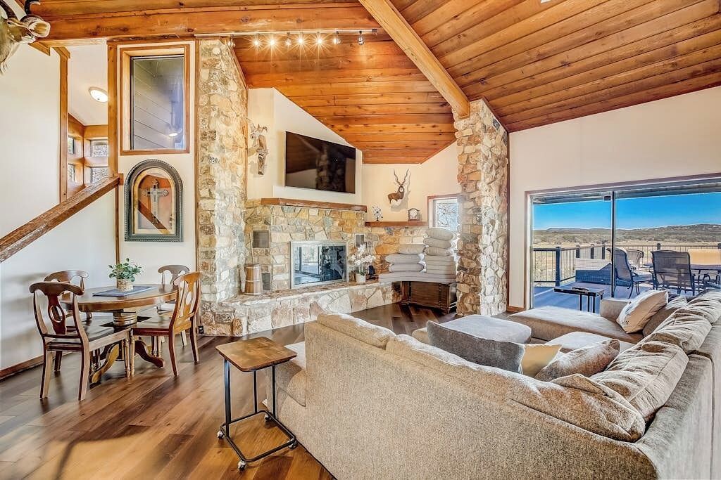 House, Multiple Beds (Stone Lodge) | Living area