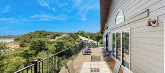 Spacious Lakefront Hideaway With Decks, Grill, Billiards, Tennis & Pool