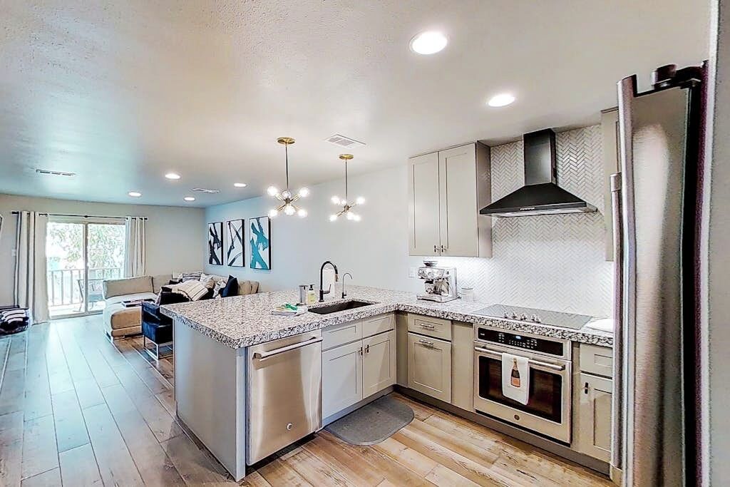 Condo, Multiple Beds (Lake Escape) | Private kitchen