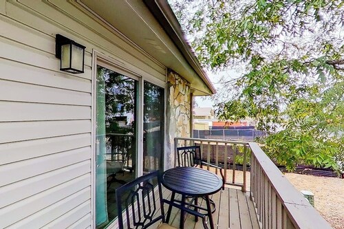 Contemporary, Dog-friendly Townhouse With Balcony, Pool & Day Docks