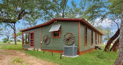 Historic Lakefront & Wildlife Haven With Firepit & Gas Grill - Minutes to Water
