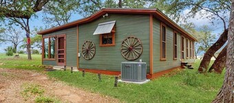 Historic Lakefront & Wildlife Haven With Firepit & Gas Grill - Minutes to Water
