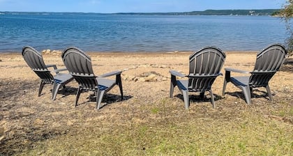 Historic Lakefront & Wildlife Haven With Firepit & Gas Grill - Minutes to Water