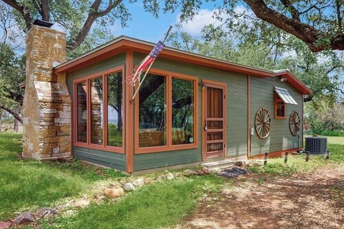 Historic Lakefront & Wildlife Haven With Firepit & Gas Grill - Minutes to Water