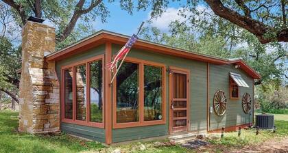 Historic Lakefront & Wildlife Haven With Firepit & Gas Grill - Minutes to Water