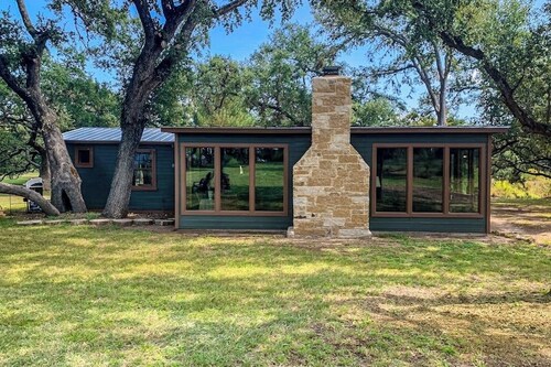 Historic Lakefront & Wildlife Haven With Firepit & Gas Grill - Minutes to Water