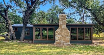 Historic Lakefront & Wildlife Haven With Firepit & Gas Grill - Minutes to Water