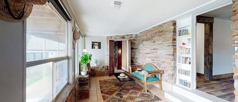 House, Multiple Beds, Pool Access, Pool View (Casa del Lago) | Interior