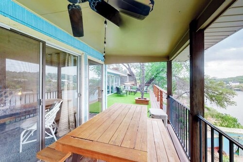 Mid-century Modern Lake House With Private Waterfront Pool & Boat Dock