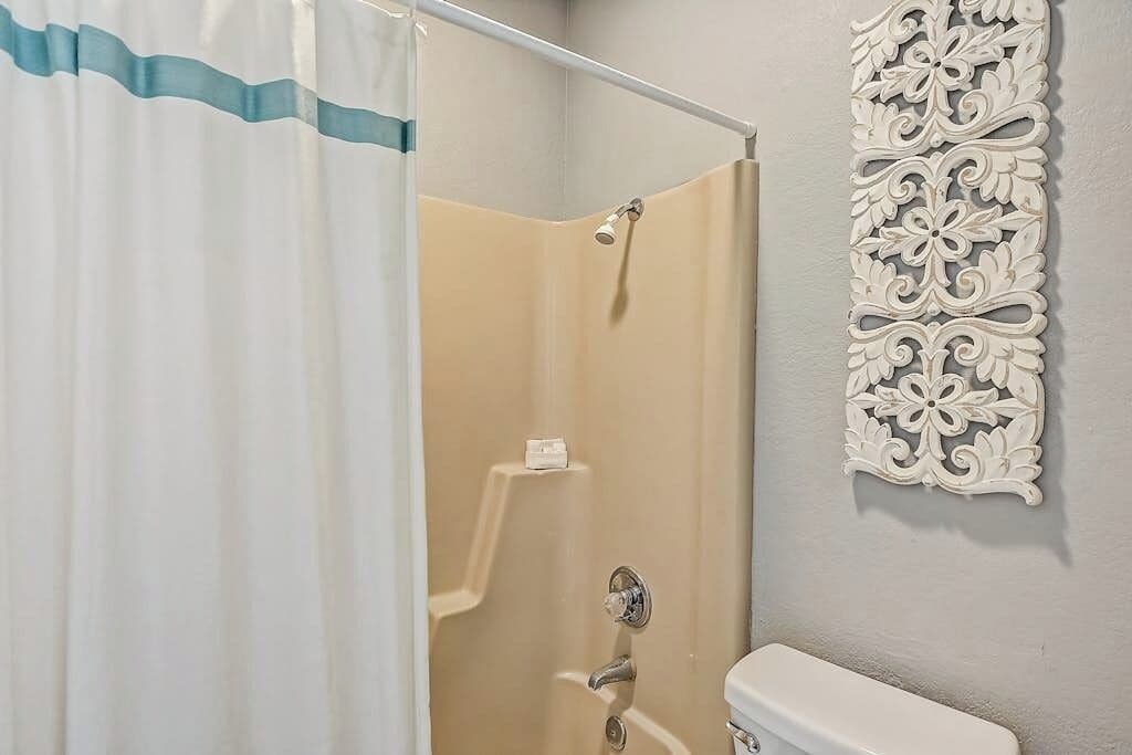 Condo, Plusieurs lits (Full Moon Harbor) | Salle de bain | Serviettes fournies