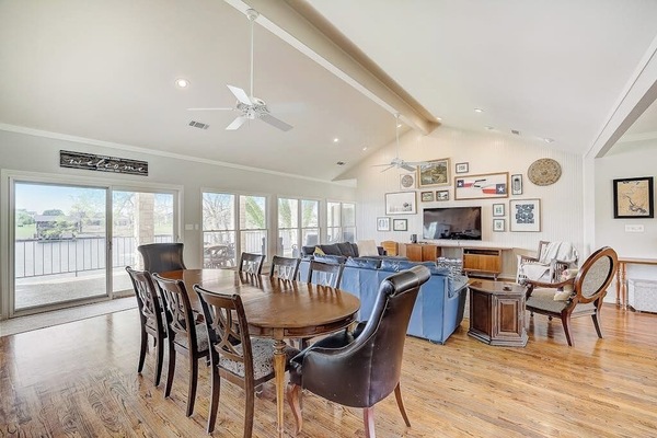 House, Multiple Beds, Balcony, Pool View (Tatanka Lodge) | Interior