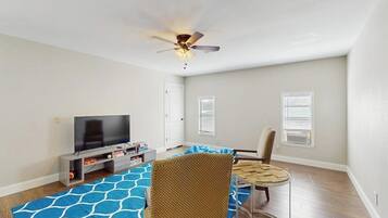 House, Multiple Beds (Granite Getaway) | Interior