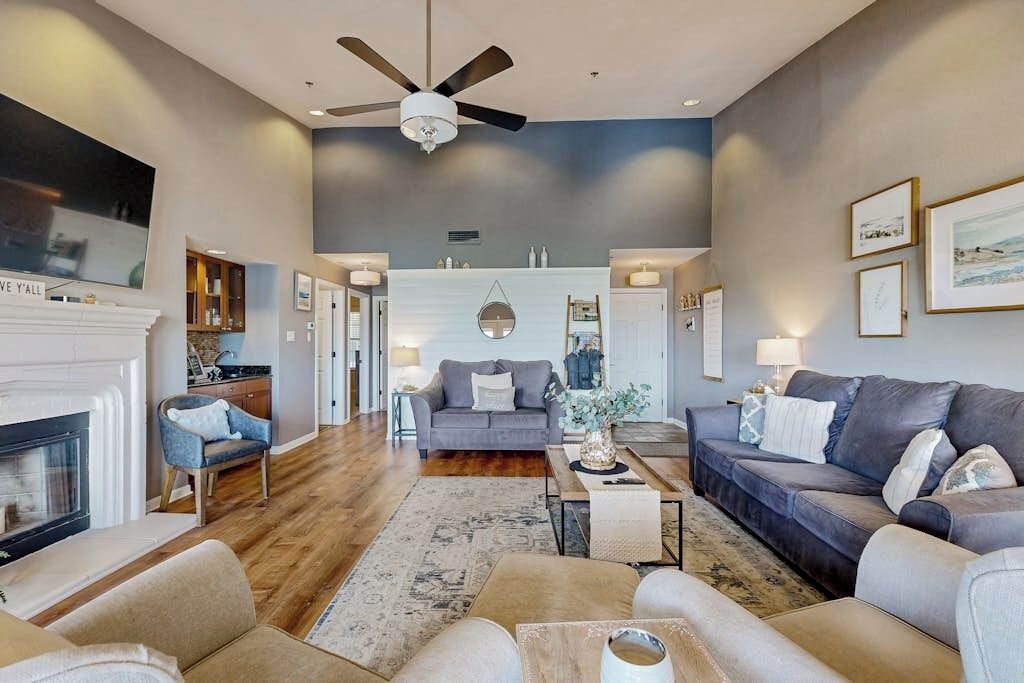 Condo, Multiple Beds, Balcony, Pool View (The Island on Lake Travis #1307) | Living area