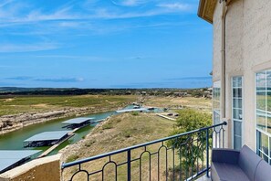 公寓客房, 多張床, 露台, 泳池景 (The Island on Lake Travis #1307) | 客房景觀