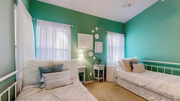 Condo, Multiple Beds, Balcony, Pool View (The Island on Lake Travis #1307) | 3 bedrooms, individually decorated, individually furnished, bed sheets