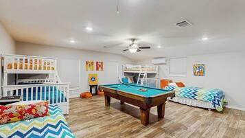Casa, varias camas (Ski Shores) | 4 habitaciones, decoración personalizada y muebles diferentes