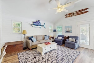 Casa, varias camas, balcón (Crestwood Cove) | Zona de estar