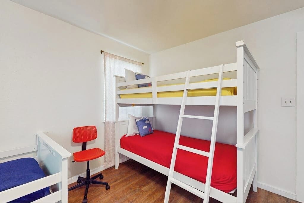 House, Multiple Beds, Balcony (Crestwood Cove) | 4 bedrooms, individually decorated, individually furnished, bed sheets