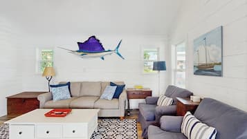 House, Multiple Beds, Balcony (Crestwood Cove) | Living area
